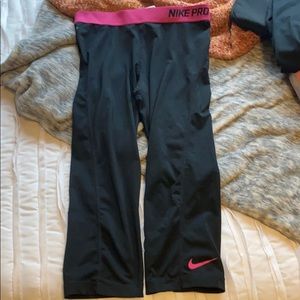 Black & Pink cropped Nike Pro leggings